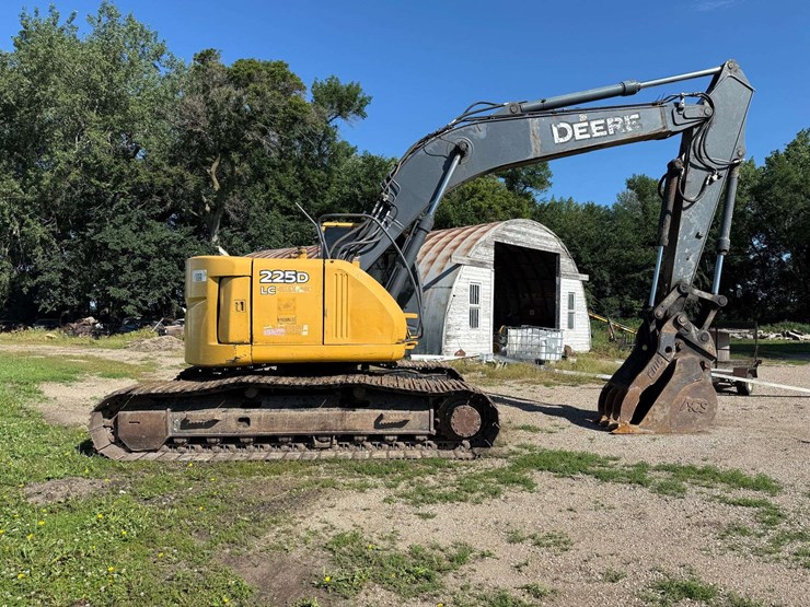deere-225d-lc-image-6