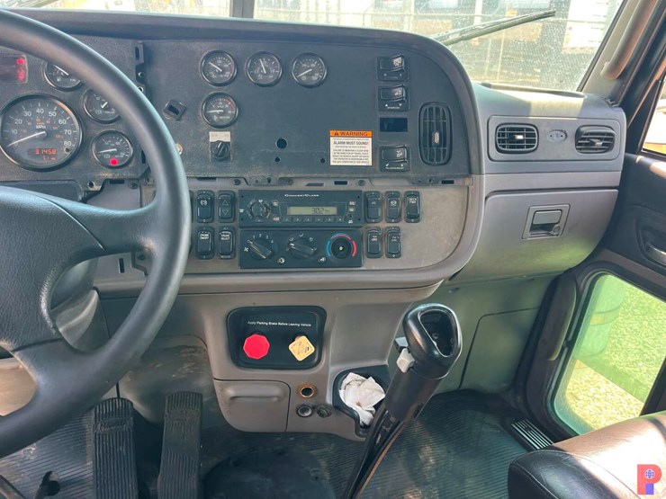 2013-peterbilt-367-image-11