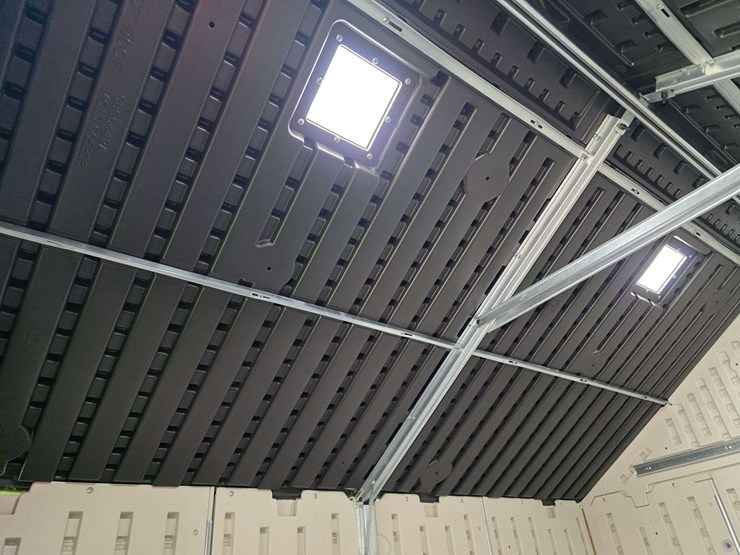 7’-x-7’-suncast-storage-shed,-poly-floor,-appears-to-have-no-leaks,-*buyer-is-responsible-for-remova-image-7