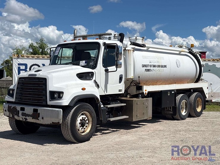 2016-freightliner-114sd-image-1