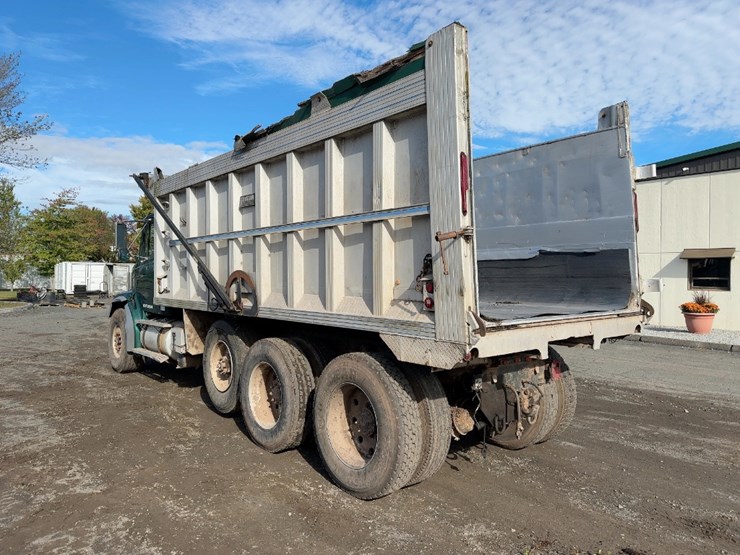 2000-freightliner-fl112-image-3