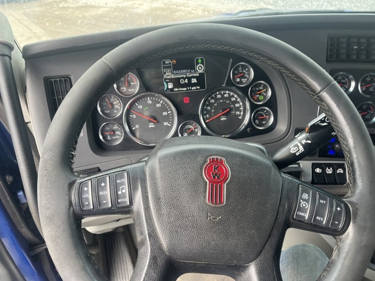 2020-kenworth-t680-image-84