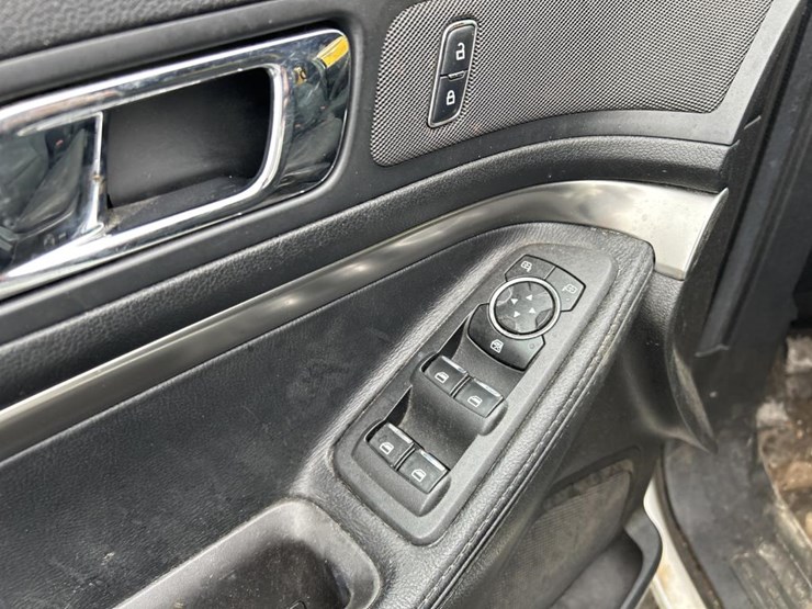 2017-ford-explorer-image-38