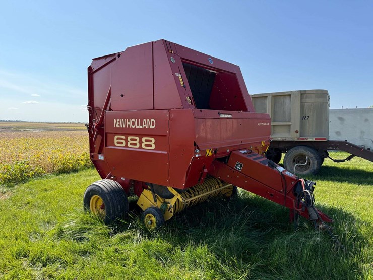 new-holland-688-image-1