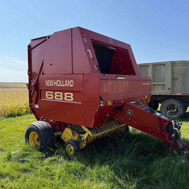 NEW HOLLAND 688