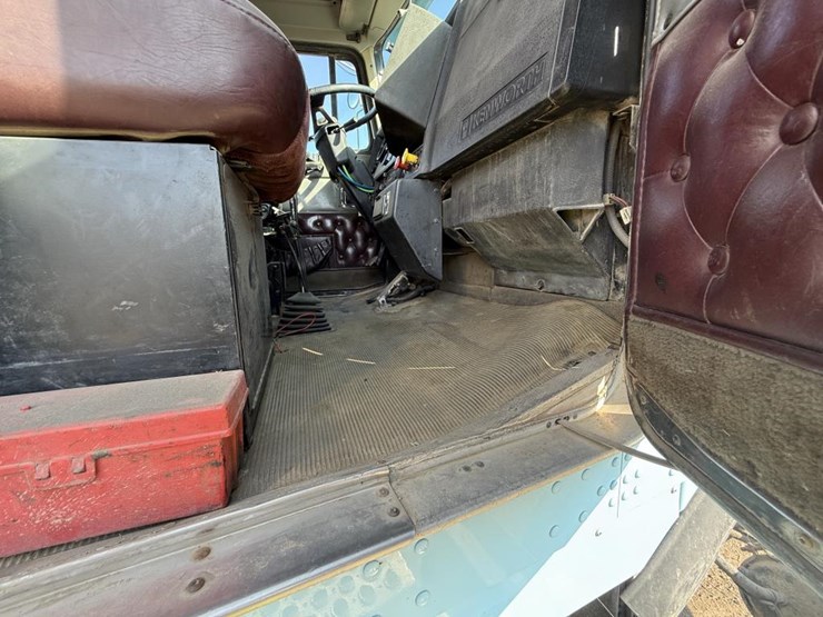 2015-kenworth-t800-image-89