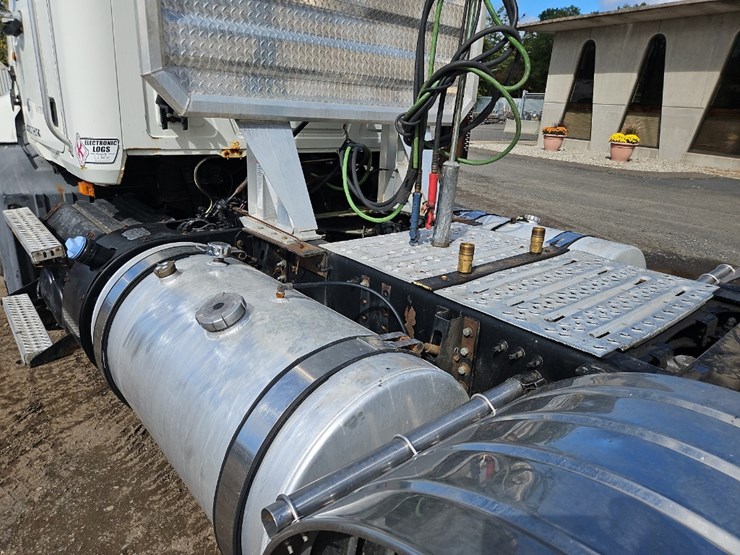 2012-mack-pinnacle-cxu613-image-18