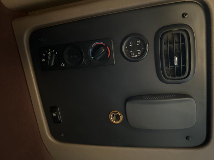 2012-peterbilt-389-image-74