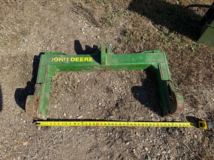 john-deere-quick-hitch.-this-item-is-located-in-south-dakota,-therefore-south-dakota-sales-tax-rules-image-2