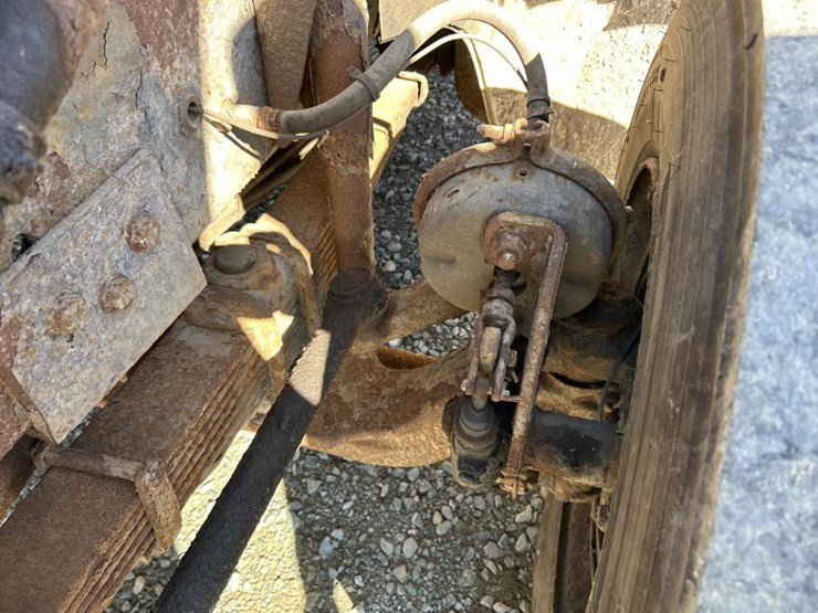 2004-freightliner-fl80-image-46