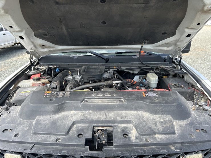 2014-chevrolet-3500-image-31