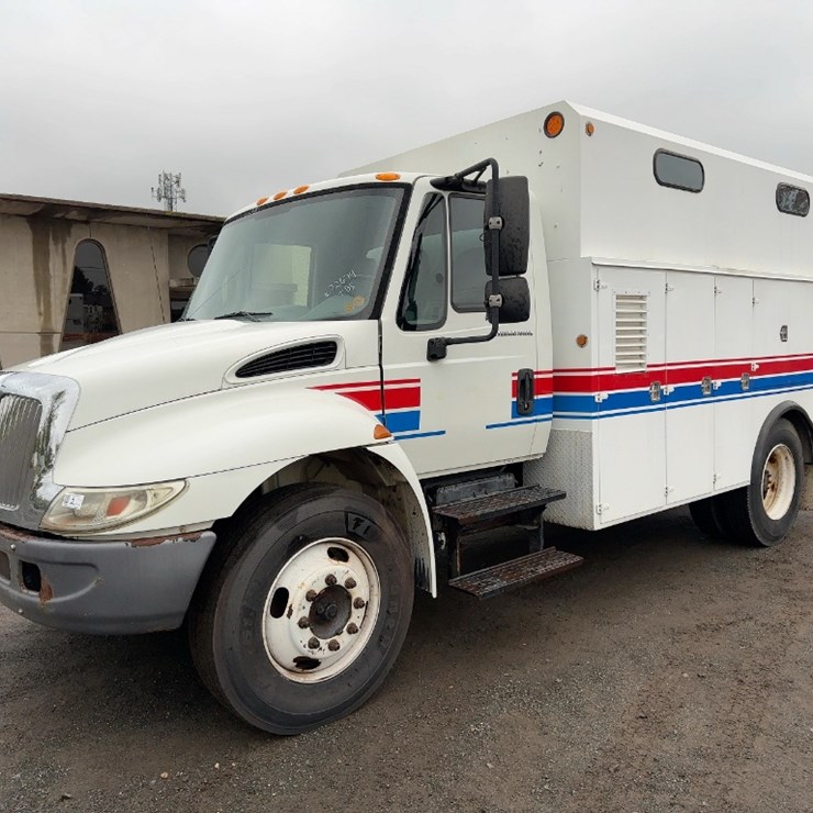 2002 INTERNATIONAL DURASTAR 4300