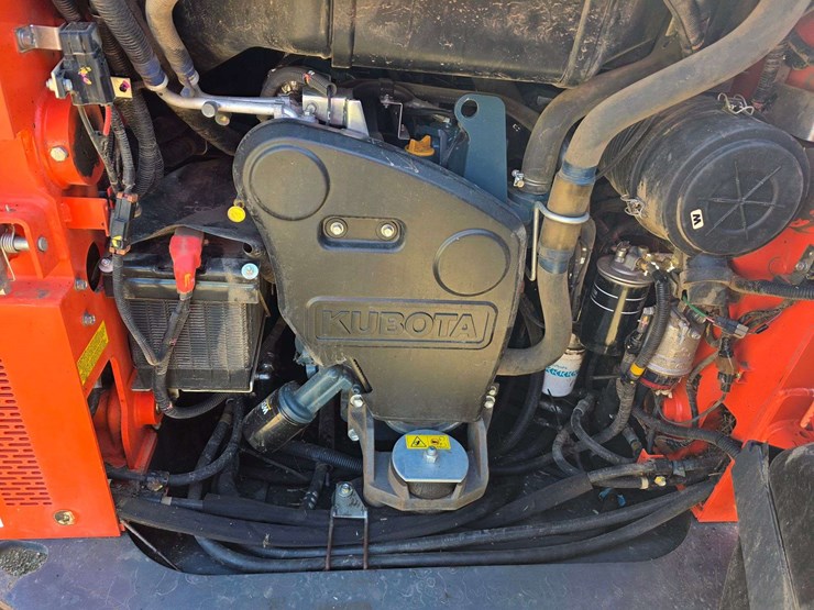 2019-kubota-ssv75-image-31