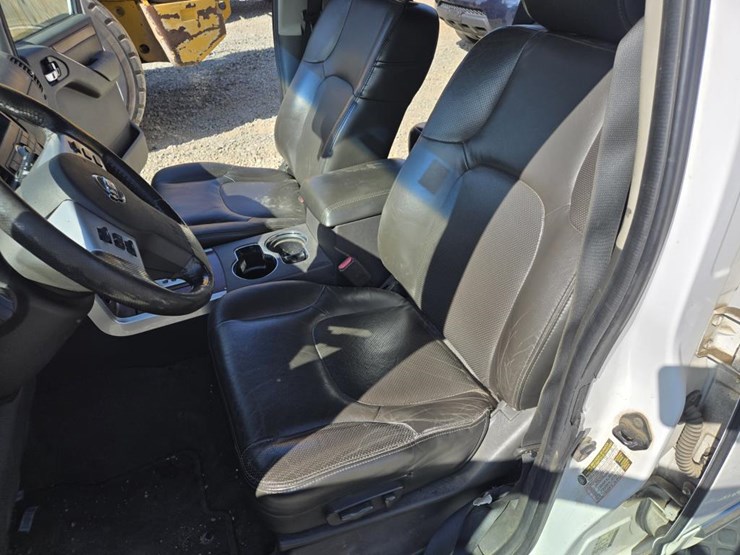 2009-nissan-pathfinder-le-image-34