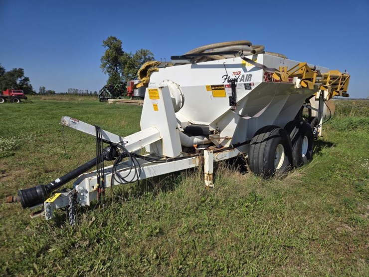 #2992-•-tyler-fluid-air-6-ton-dry-fertilizer-spreader-image-1