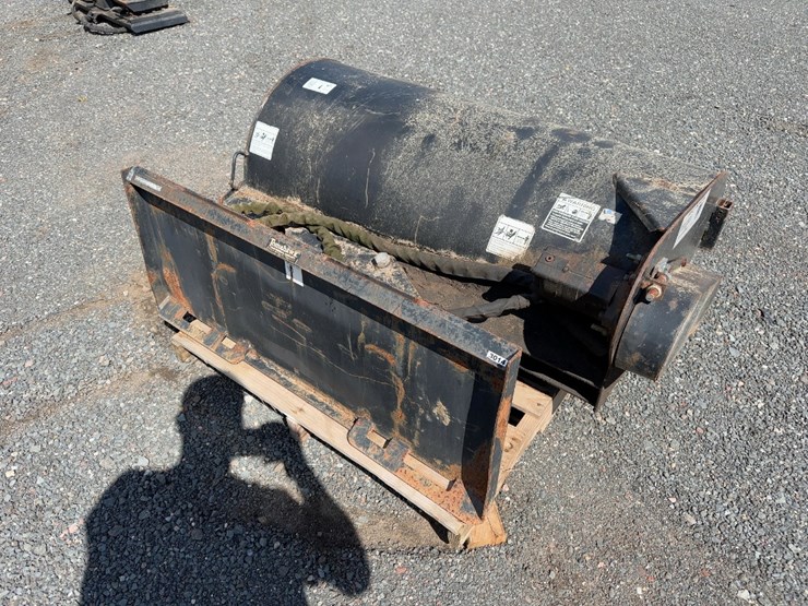 bradco-48"-sweeper-image-3