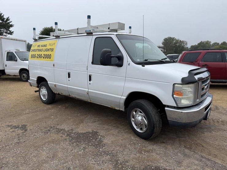 2011-ford-cargo-image-7