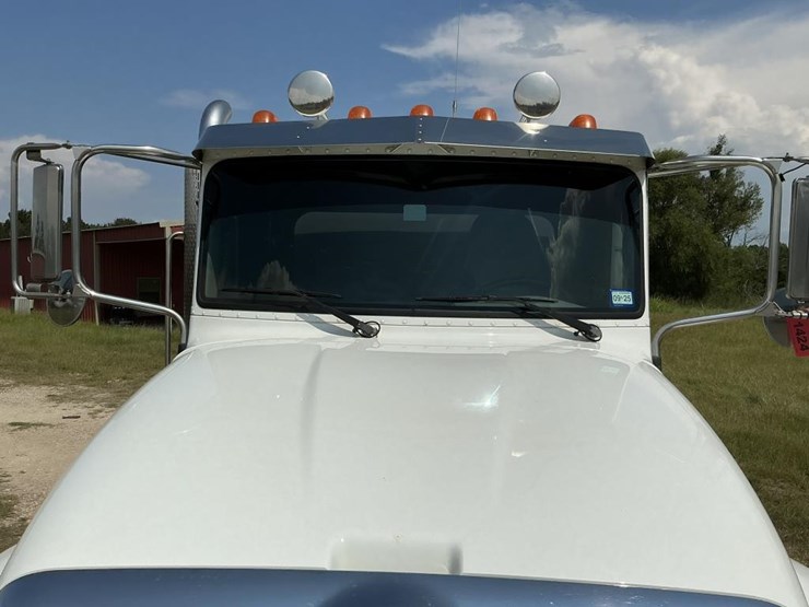 2020-peterbilt-337-image-41