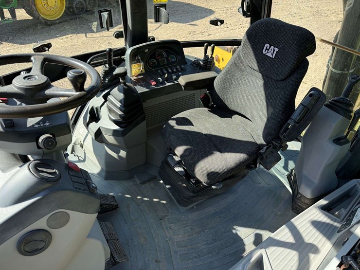 2014-caterpillar-420f-image-47