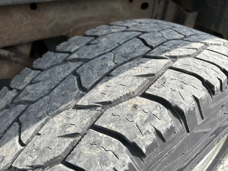 2014-chevrolet-3500-image-58