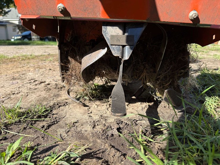husqvarna-crt-900-rear-tine-tiller,-14”,-self-propelled,-briggs-and-stratton-950-series-engine-image-5