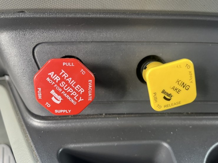 2020-kenworth-t680-image-124