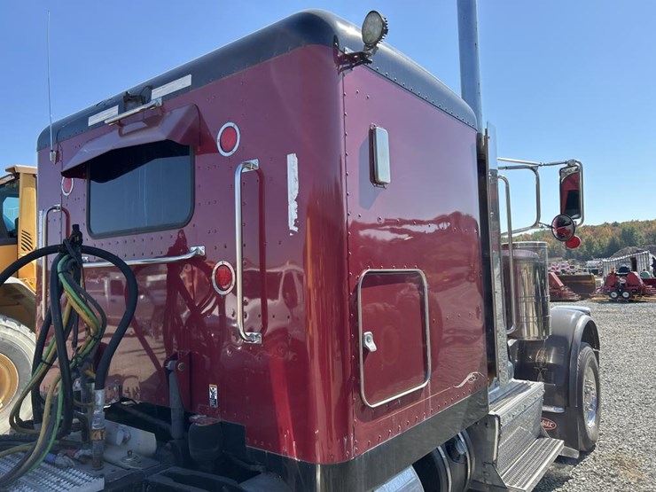 2012-peterbilt-389-image-13