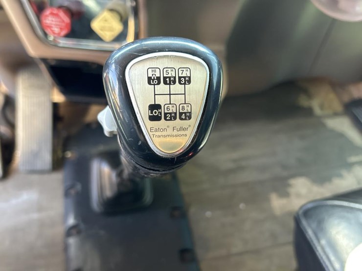 2012-peterbilt-389-image-62