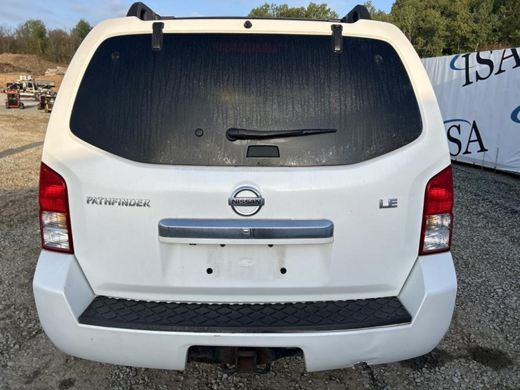 2009-nissan-pathfinder-le-image-4
