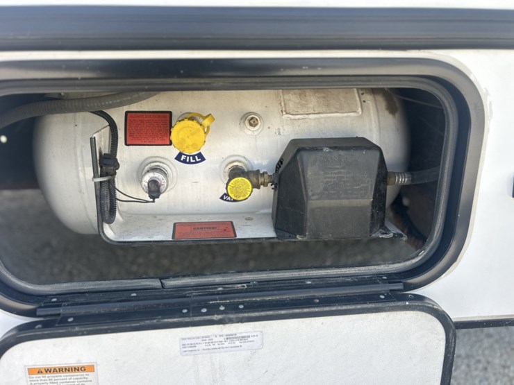 2023-ford-e450-image-37