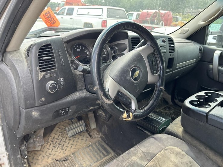 2014-chevrolet-3500-image-46