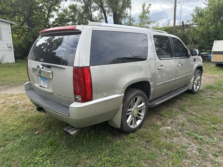 2008-cadillac-escalade-image-5