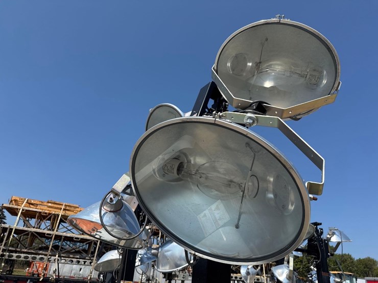 2019-allmand-night-life-v-series-light-plant-image-14