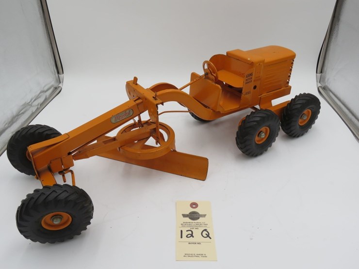doepke-model-toys-adams-grader-image-1
