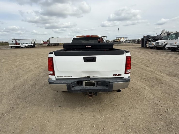 2011-gmc-2500hd-image-7