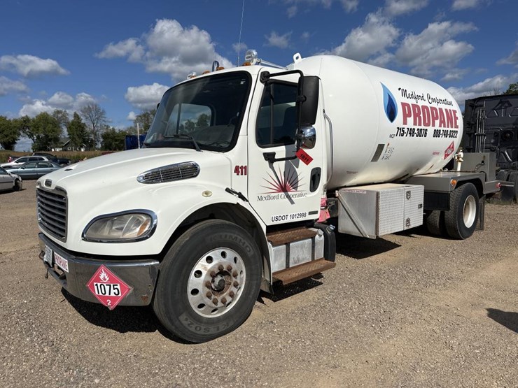 #1811-•-2012-freightliner-m2-tanker-truck-image-1