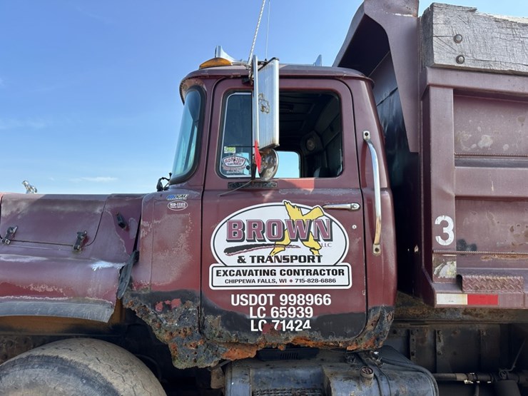 1997-mack-dm690s-image-9