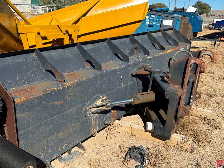 caterpillar-14-image-3