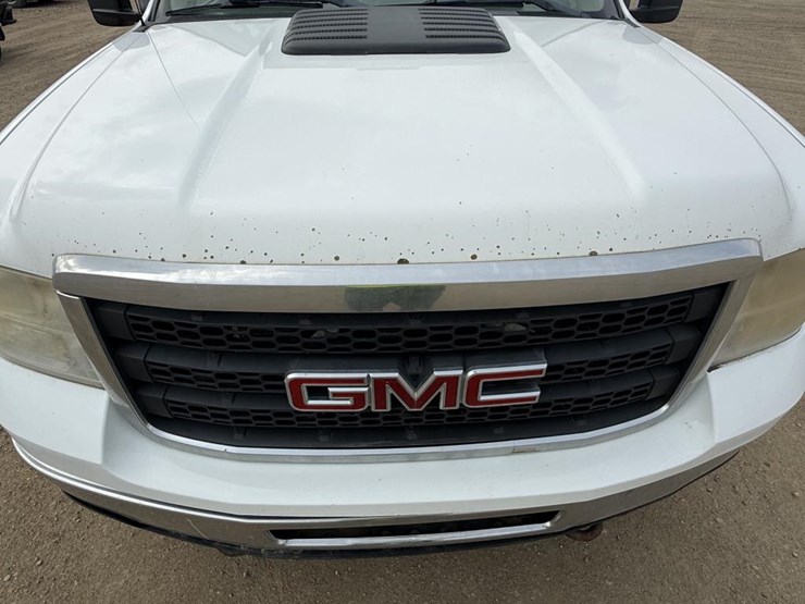 2011-gmc-2500hd-image-18
