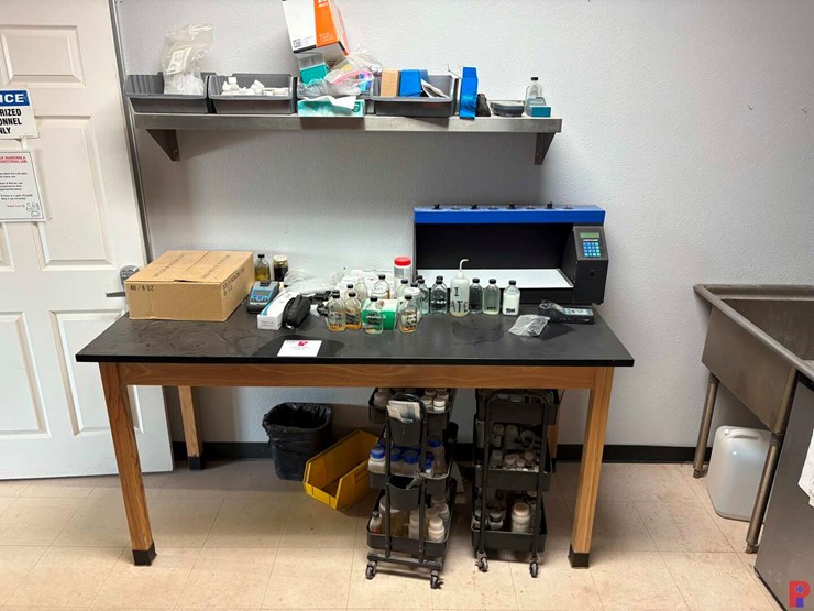 6’-x-2.5’-x-3’-work-table-w/-lab-equipment-image-5
