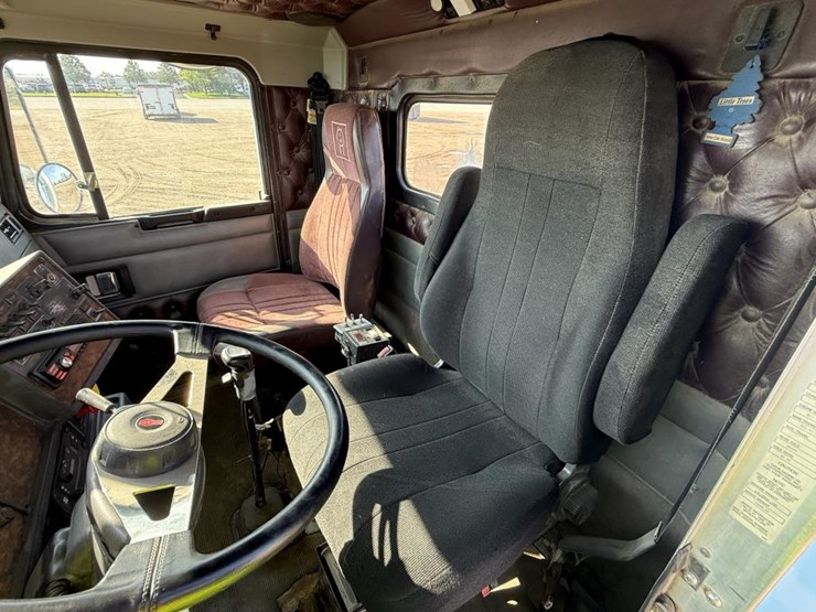2015-kenworth-t800-image-82