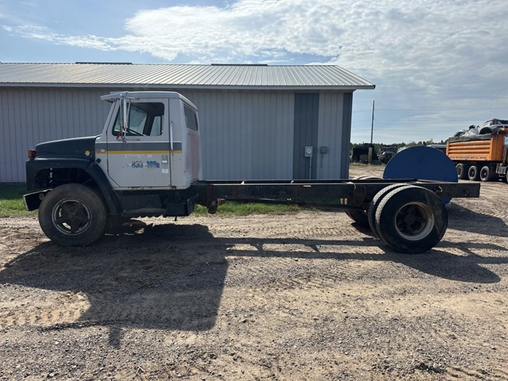 #1414-•-1986-international-1654-straight-truck-image-2