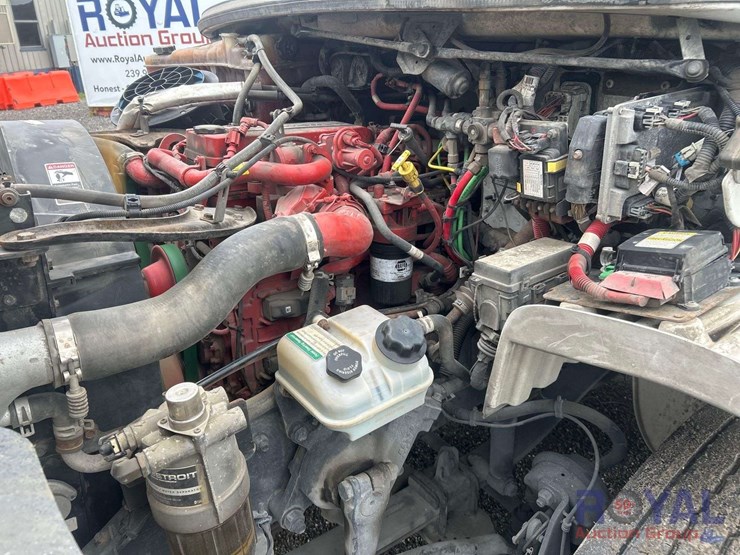 2019-freightliner-m2-106-8.5-cuyd-street-sweeper-truck-image-17