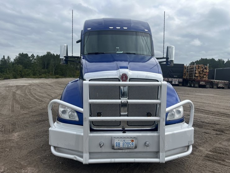 2020-kenworth-t680-image-8