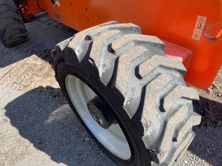 2015-jlg-600s-image-10