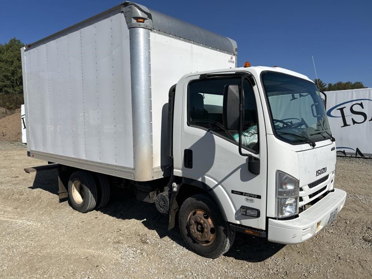2017-isuzu-npr-image-7