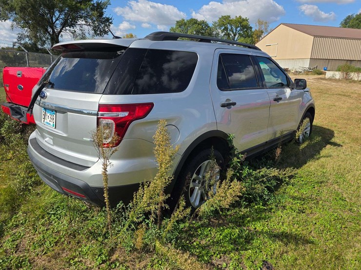 2015-ford-explorer-image-4
