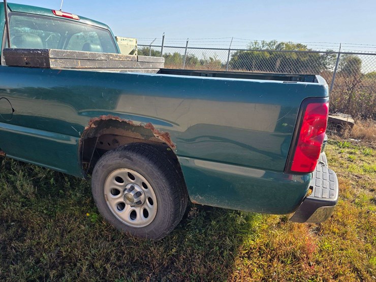 2005-chevrolet-1500-image-11