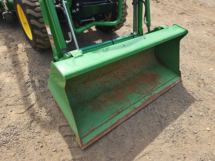 2021-john-deere-2025r-image-16