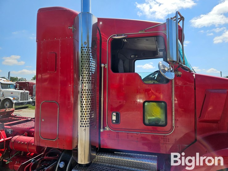 2012-kenworth-t800-image-16